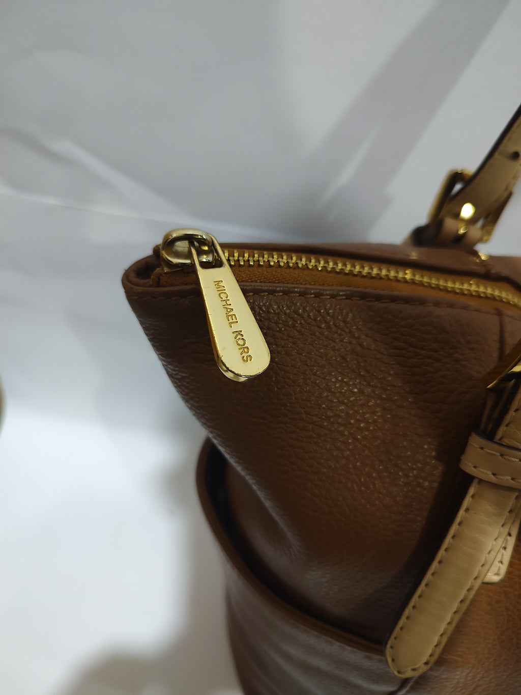 Elegant Brown Tote Shoulder Bag 🤎 | Spacious Everyday Carry Bag with Dual Straps & Zip Closure