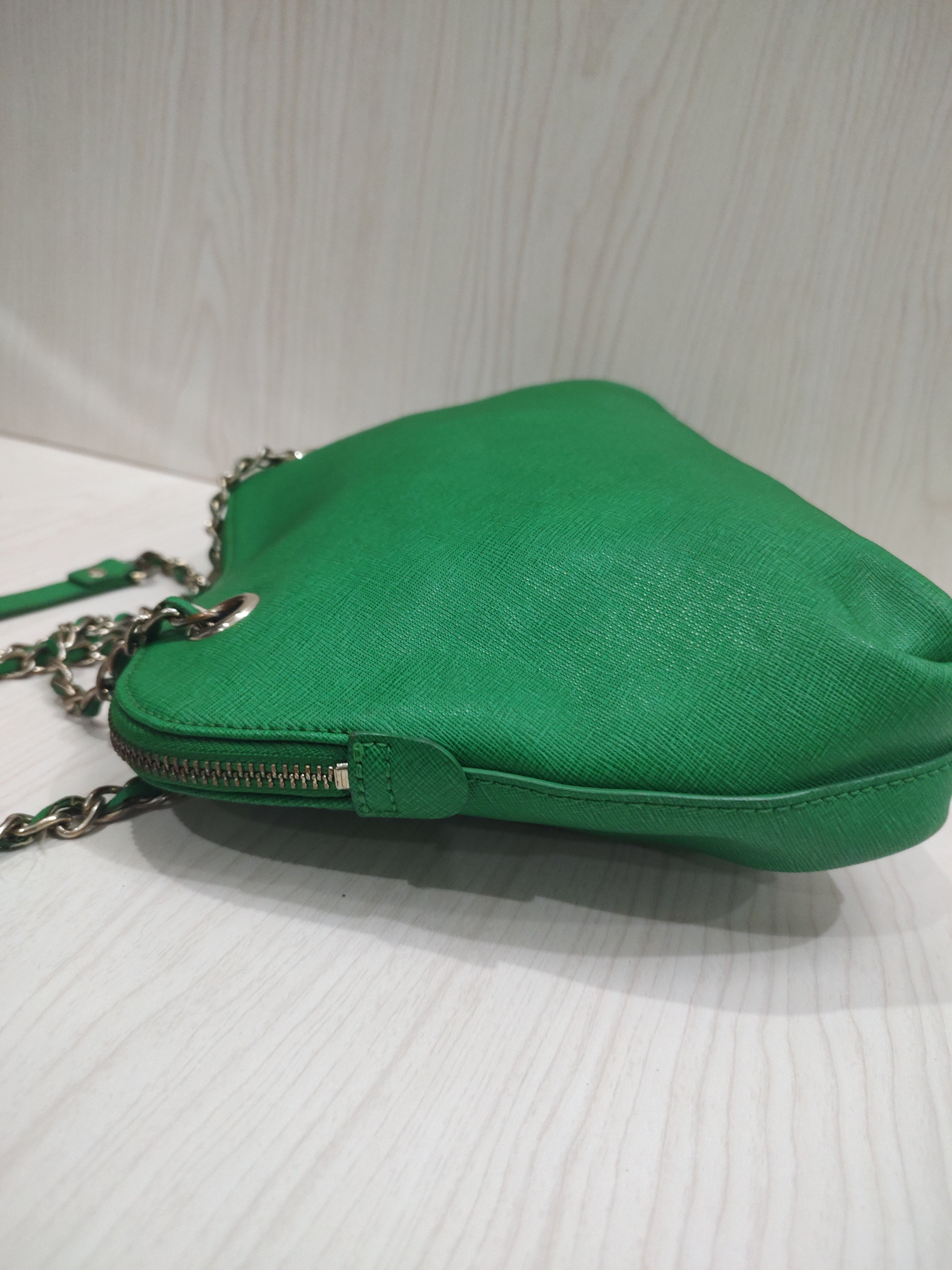 Vibrant Emerald Saffiano Chain Shoulder Bag 💚