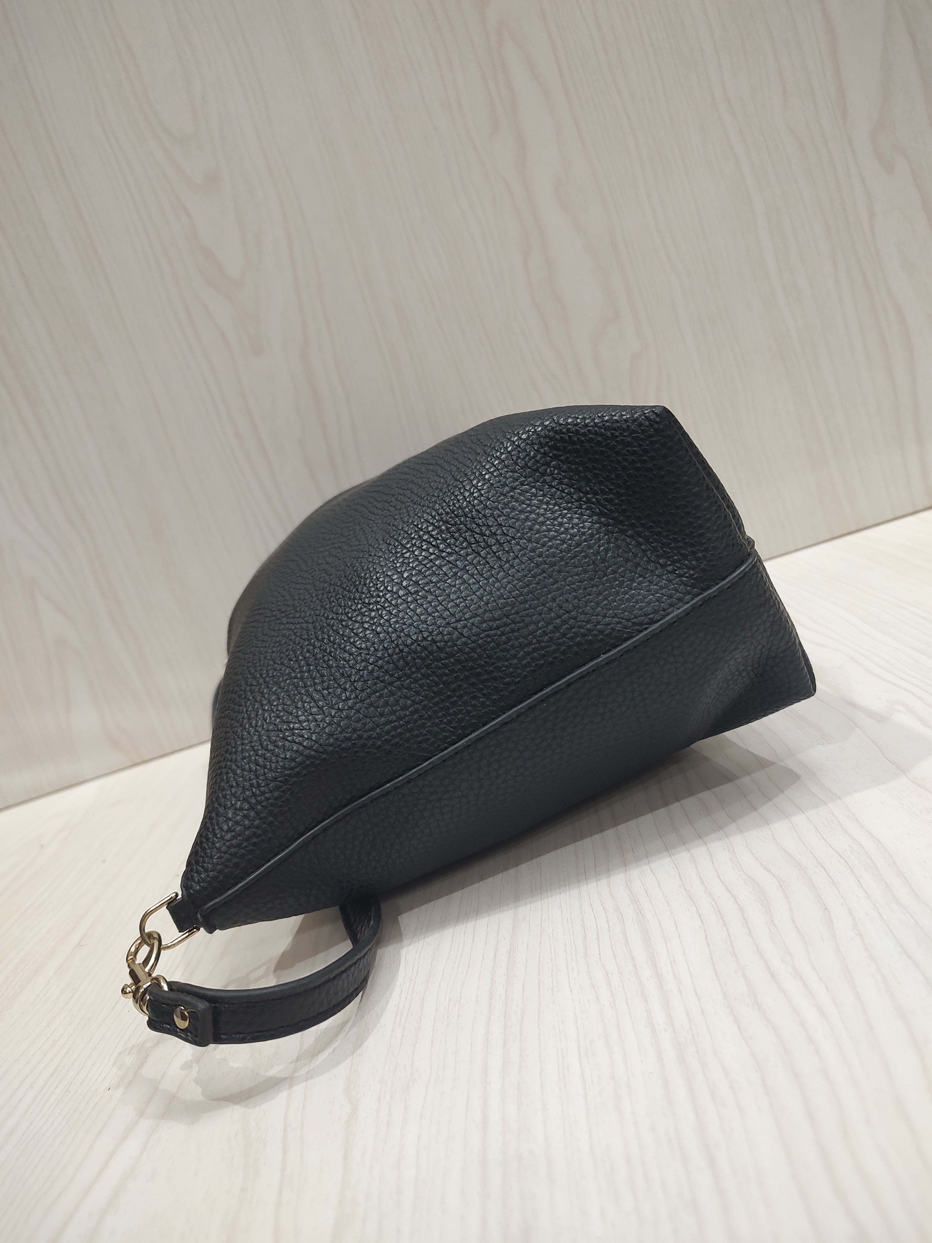 🖤 Sleek Pebbled Vegan Leather Shoulder Bag 🖤