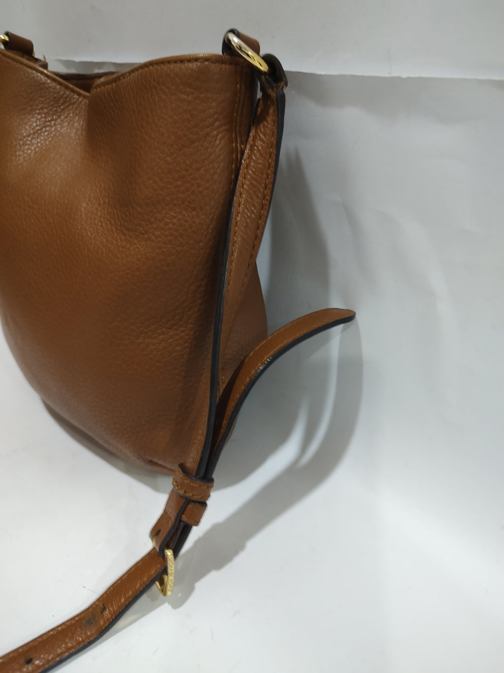 ✨ Classic Tan Pebbled Leather Bucket Bag