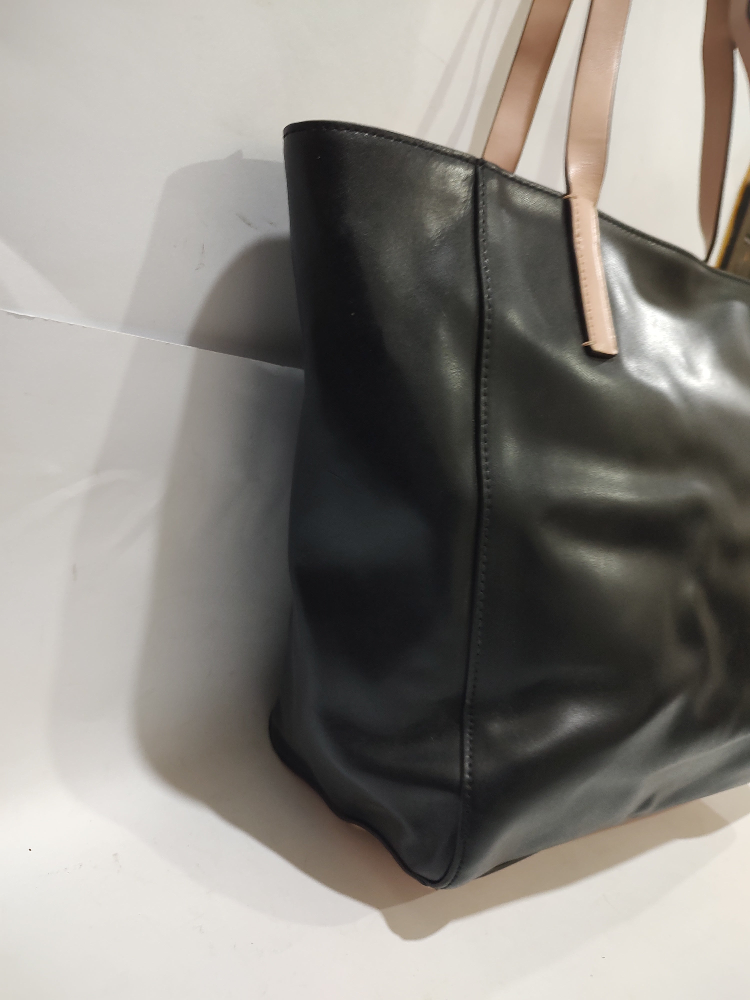Sleek Two-Tone Essential Tote 🖤