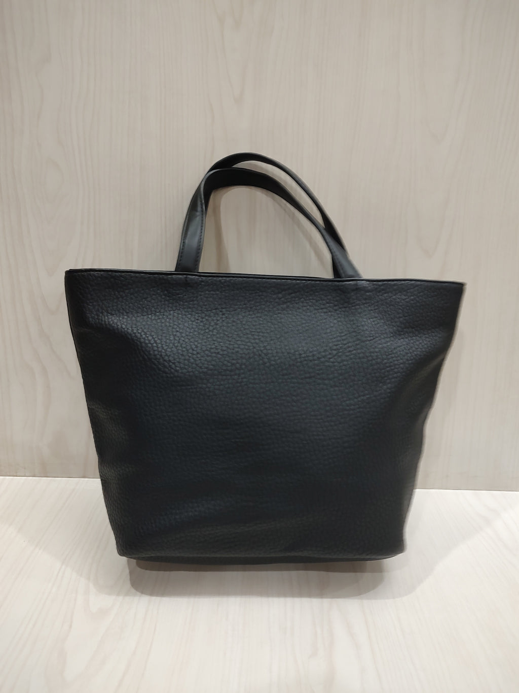 🖤 Chic Pebbled Black Tote Bag with Asymmetric Zip Detail 👜✨
