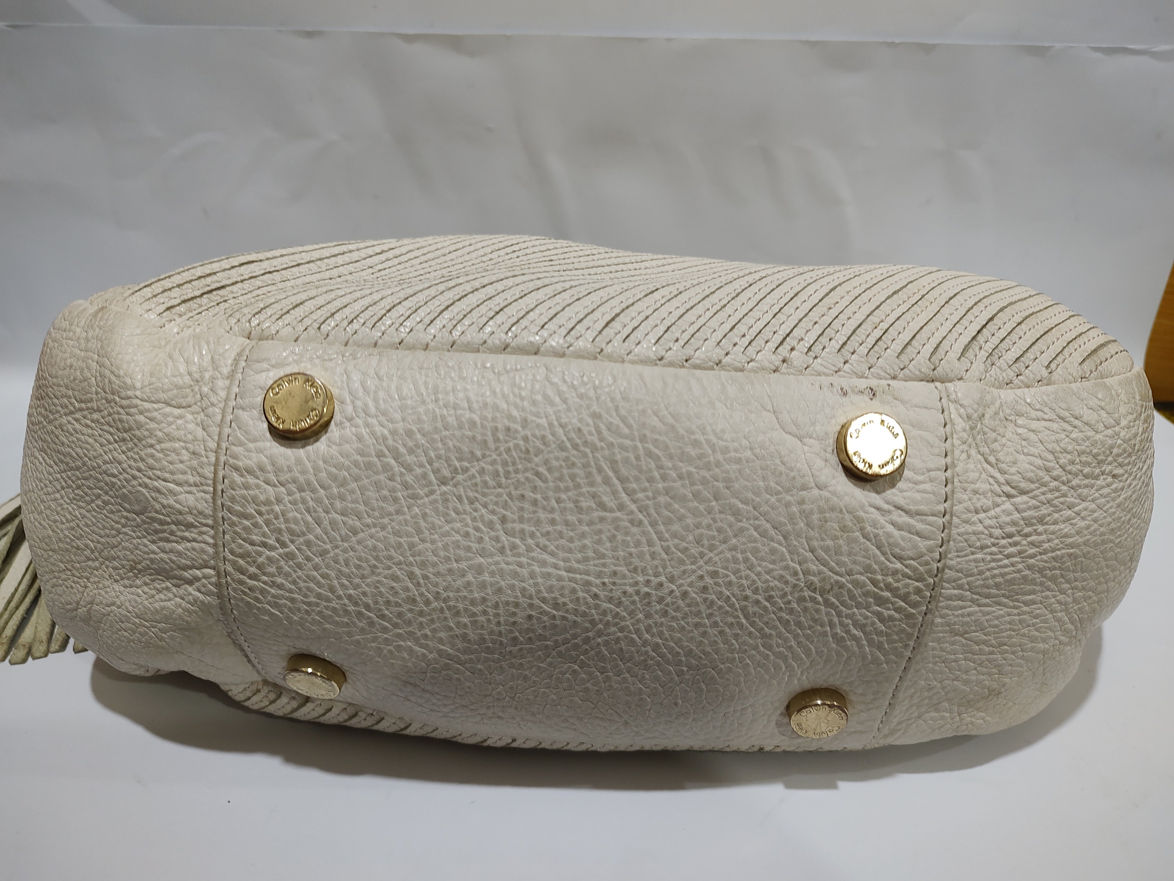 Cream Pleated Textured Hobo Bag with Tassel 🍦👜