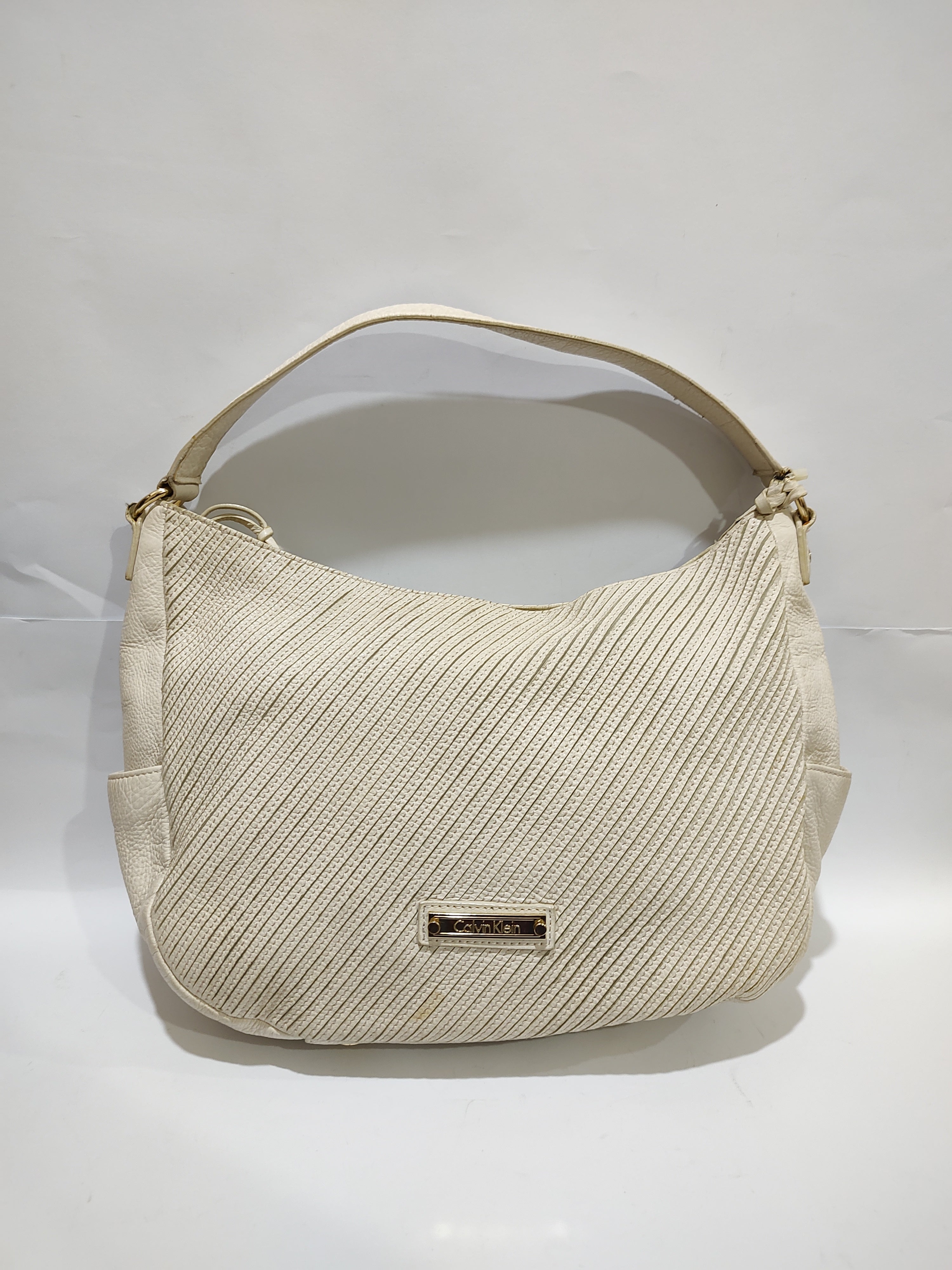 Cream Pleated Textured Hobo Bag with Tassel 🍦👜