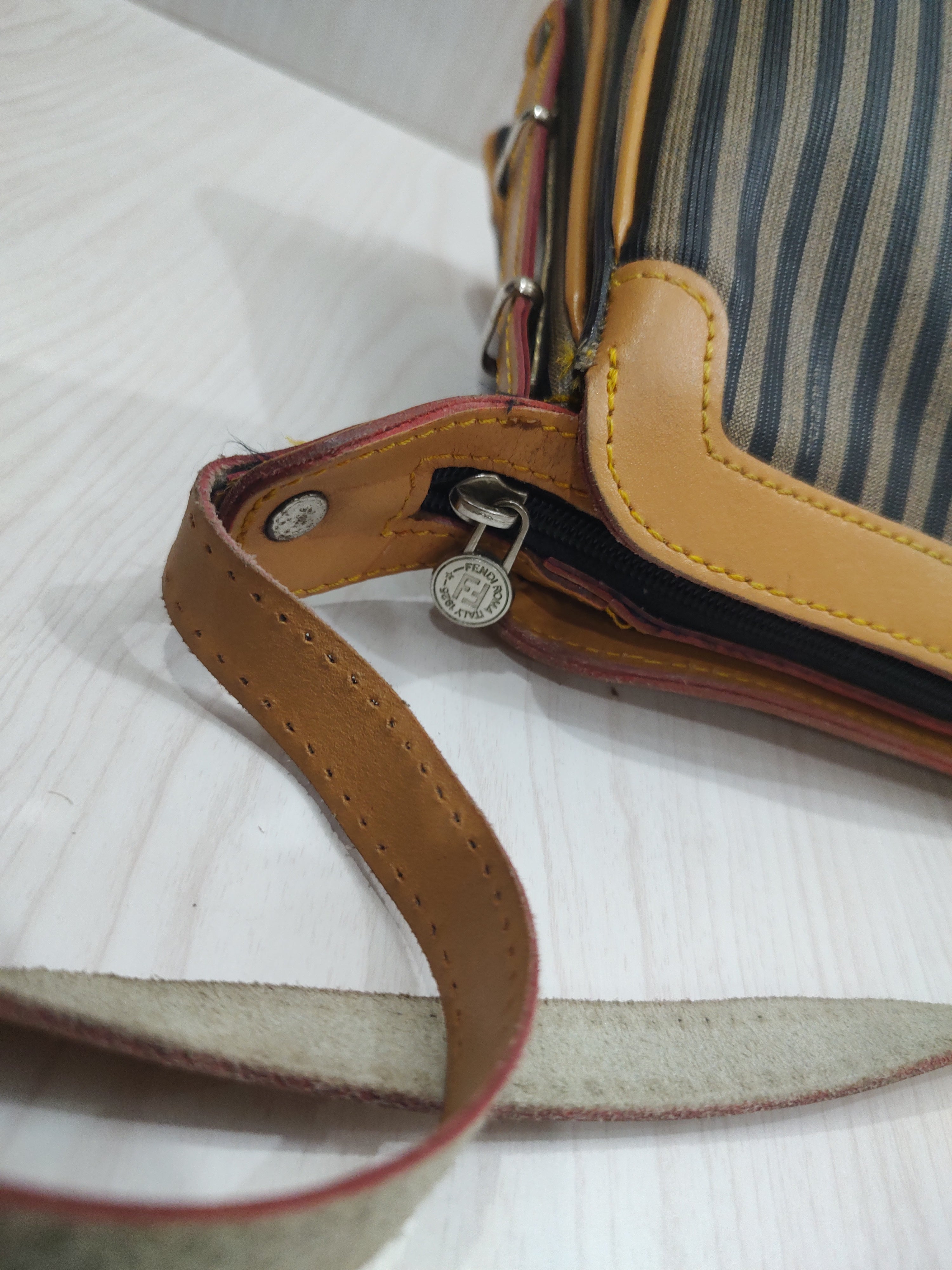 Classic Vintage Striped Crossbody Bag 👜