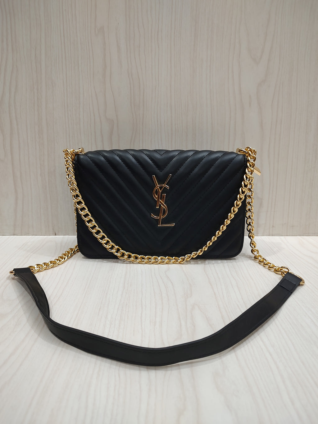Chic Quilted Chevron Shoulder Bag with Elegant Gold Chain