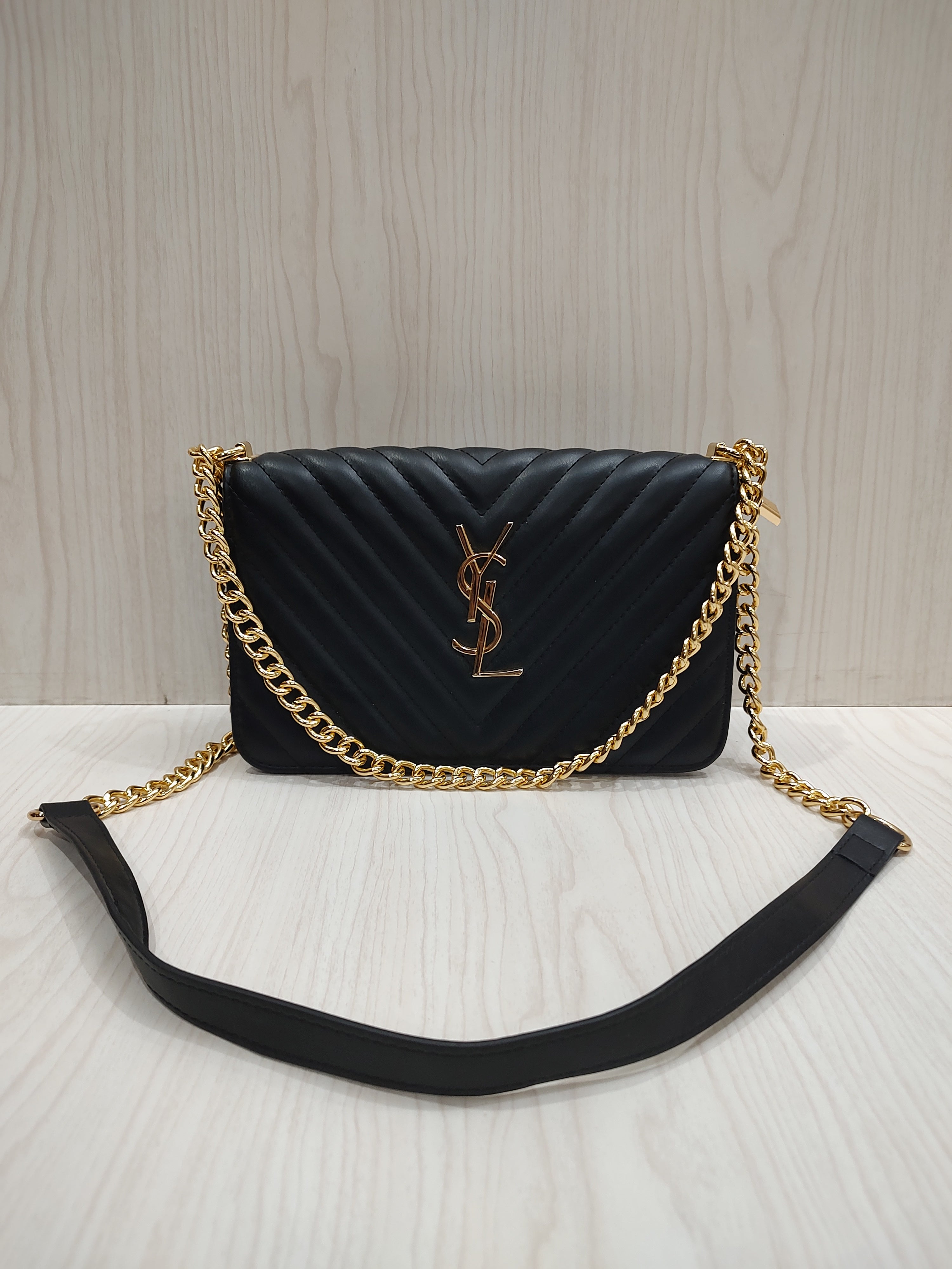 Chic Quilted Chevron Shoulder Bag with Elegant Gold Chain