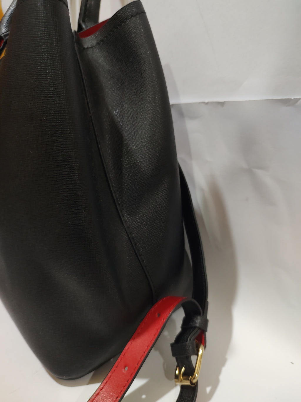 Sophisticated Noir & Scarlet Structured Tote 👜❤️