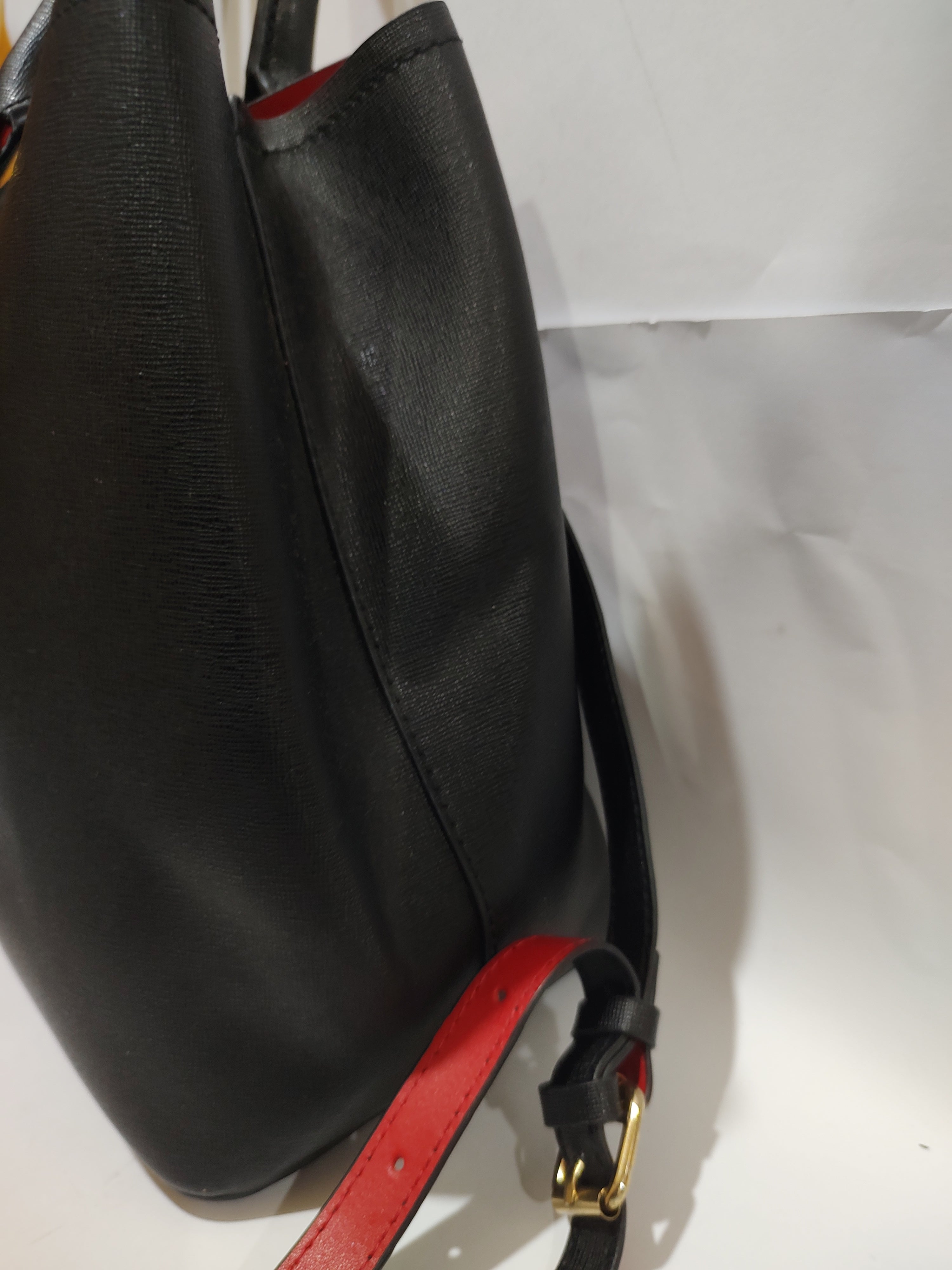 Sophisticated Noir & Scarlet Structured Tote 👜❤️