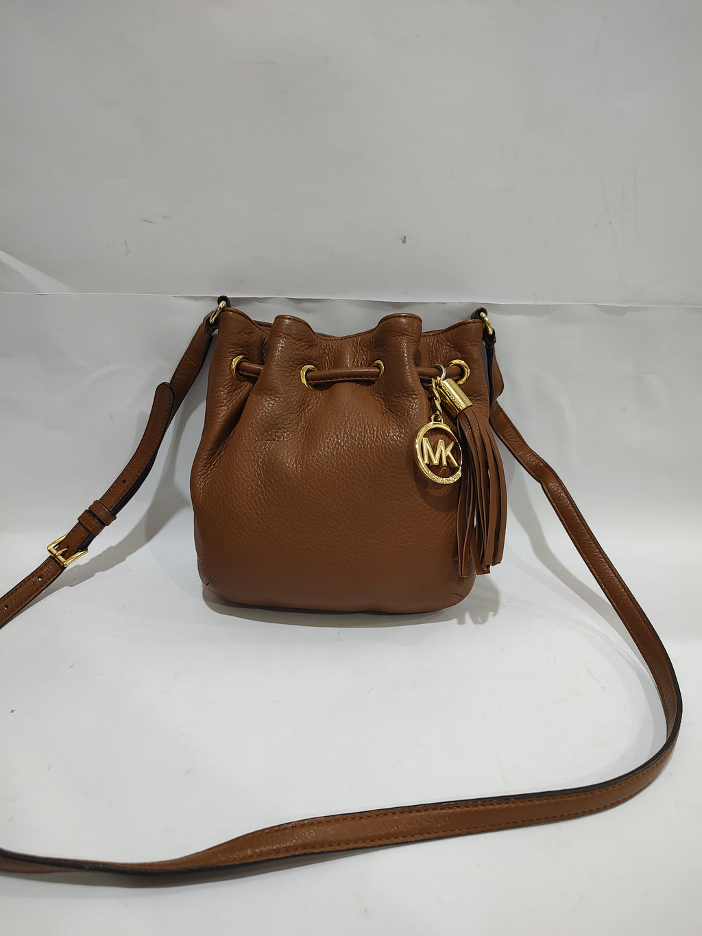 ✨ Classic Tan Pebbled Leather Bucket Bag